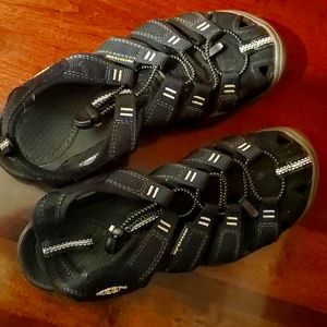 Keen sandals black size 6.5